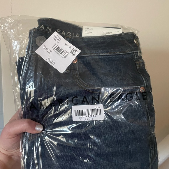 NWT American Eagle Airflex Jean Athletic Fit in 28/30 - Picture 3 of 4